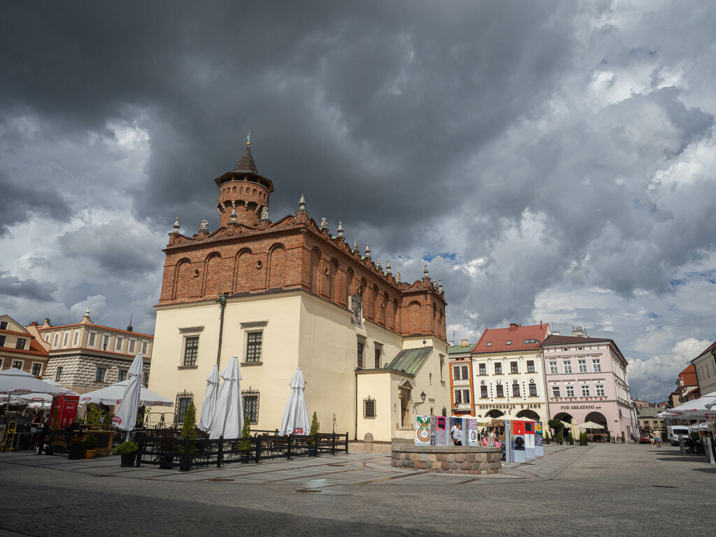 Renaissance town hall in Tarnów by haskar