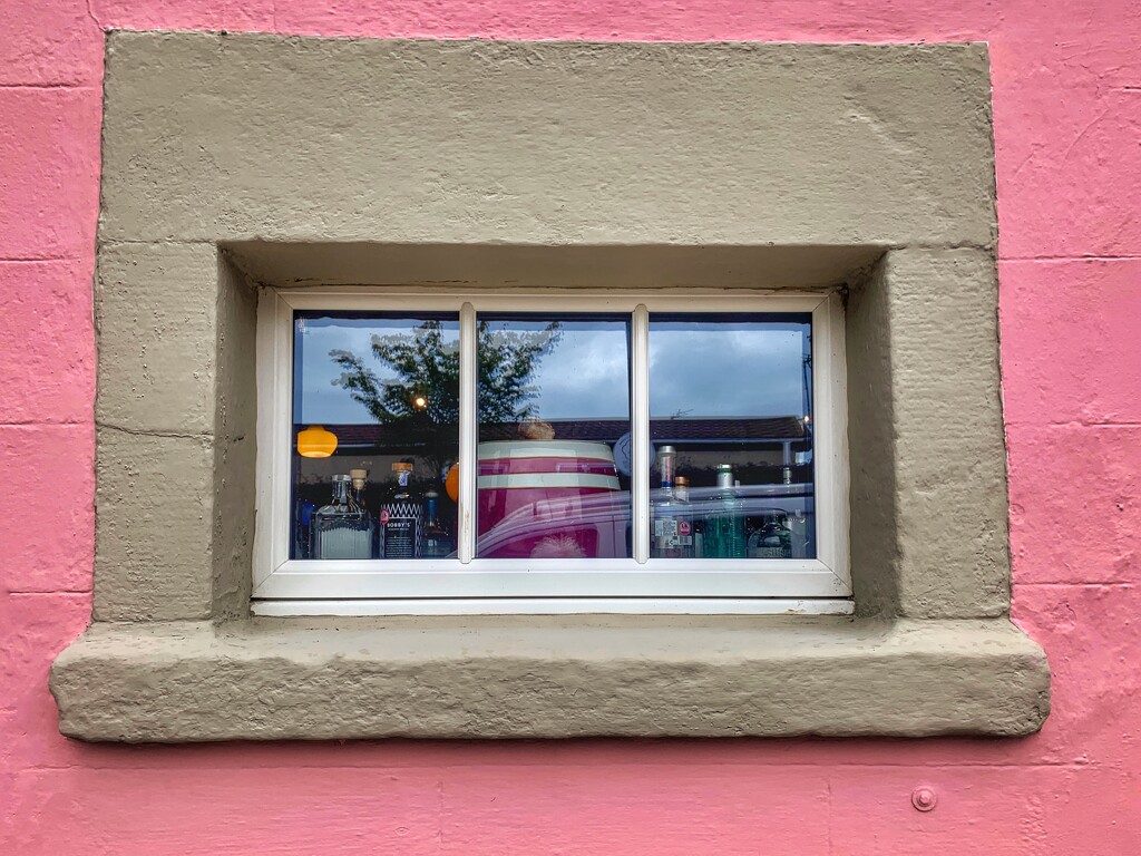 Pink window by happypat