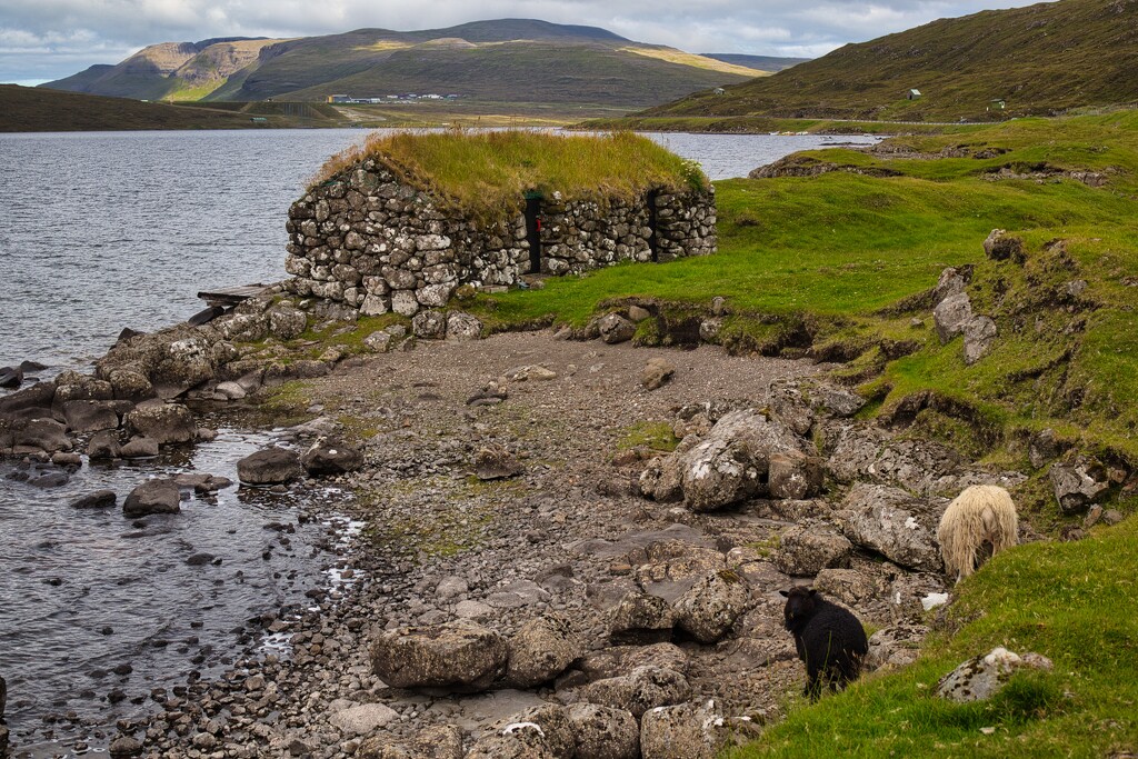 Stone house by the lake by okvalle