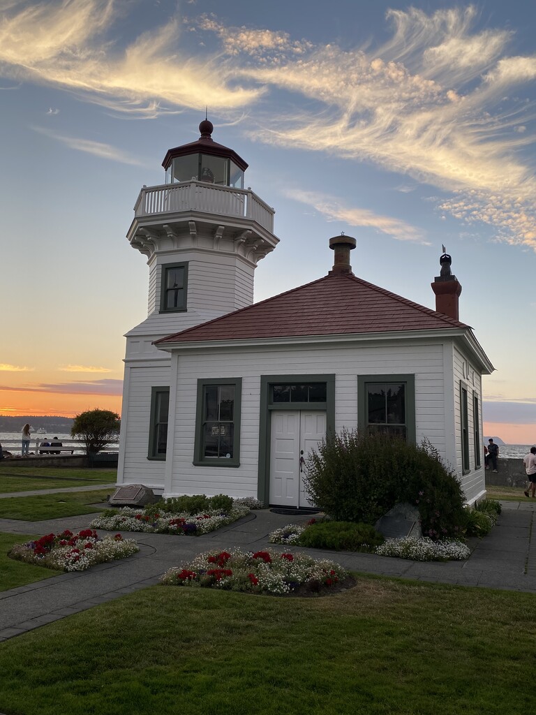 Mukilteo Lighthouse  by clay88
