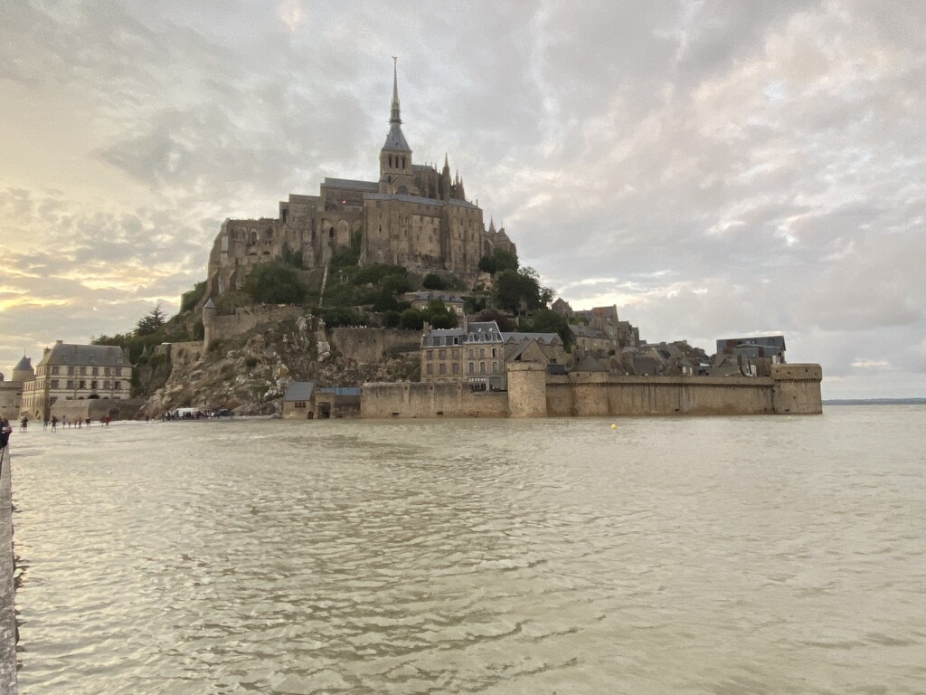 High tide at Mont Saint Michel by monicac