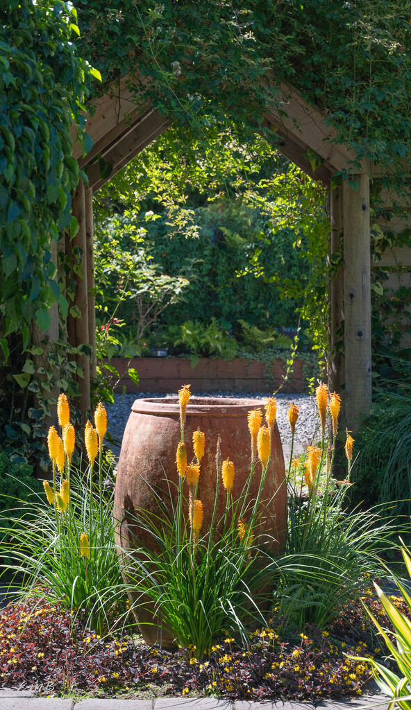 Water jar and arch by theredcamera