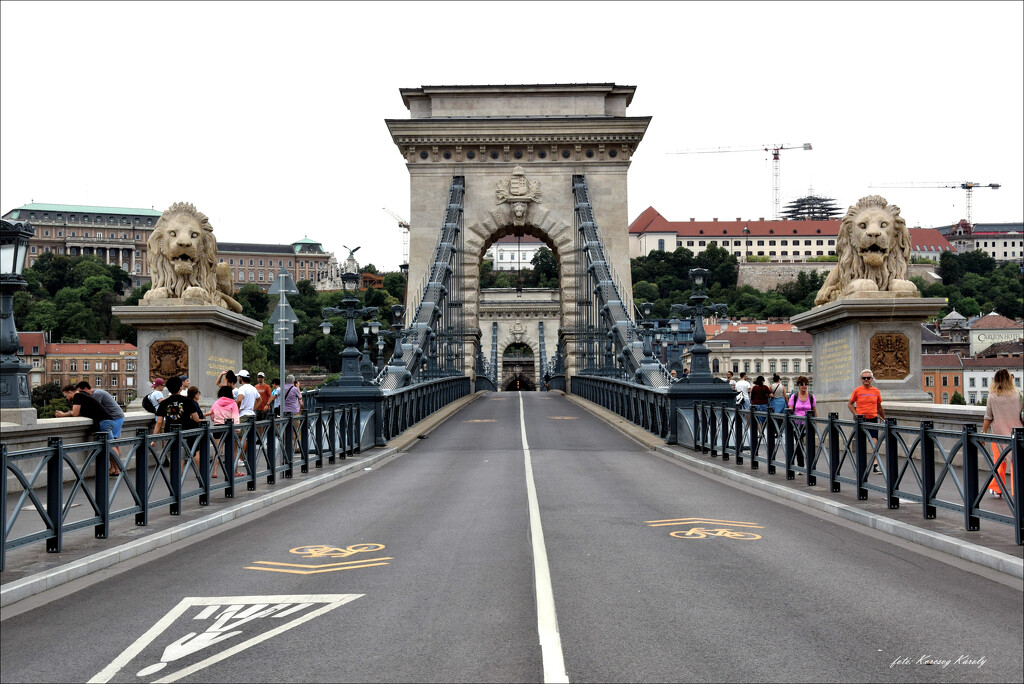 Chain Bridge. Also known as the Széchényi Bridge by kork