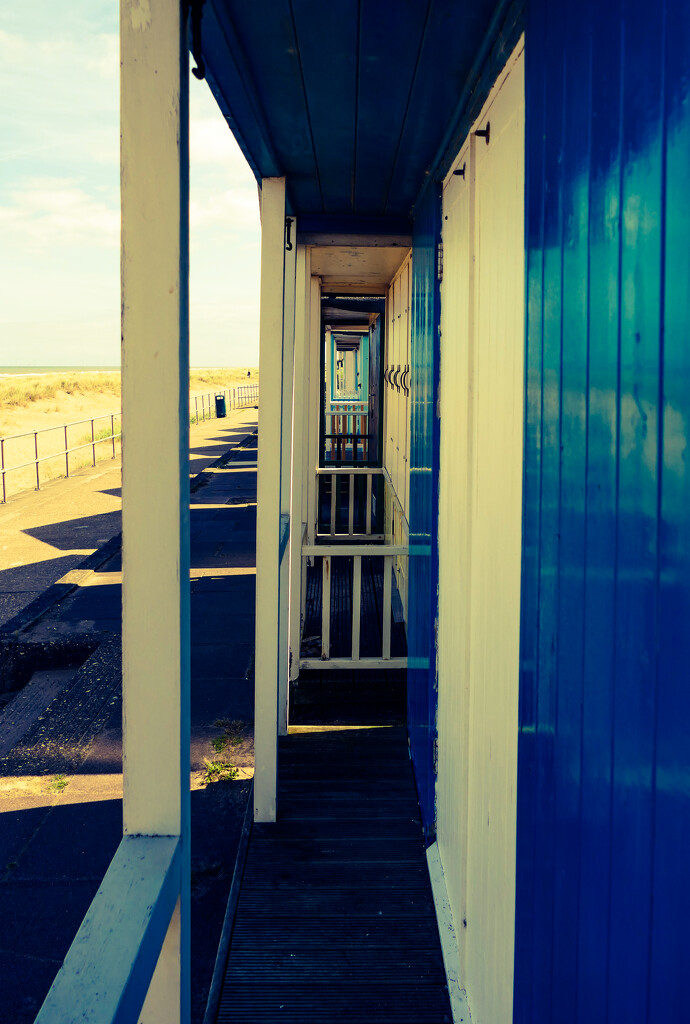 beach huts, Sutton-on-sea by cam365pix