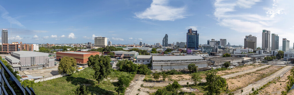 Pano shot across the city by lumpiniman