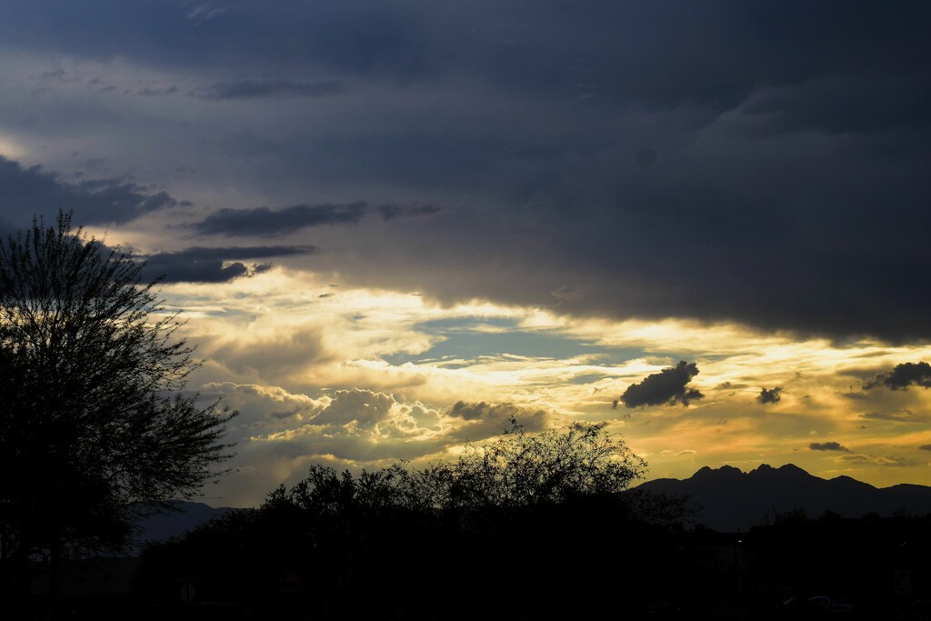 Aug 8 Thunder and a few drops of rain by sandlily