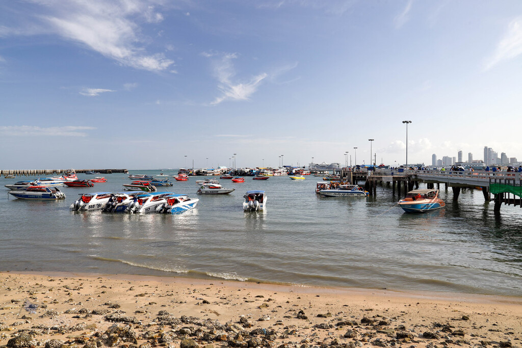 Pattaya Bay by lumpiniman