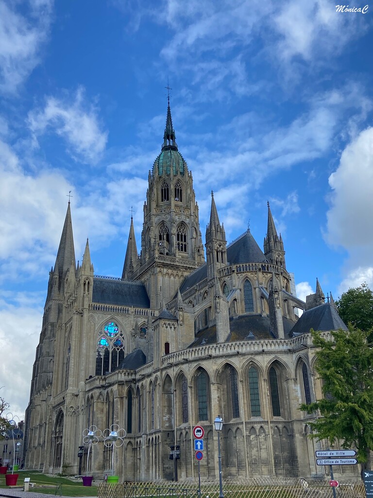 Bayeux Cathedral by monicac