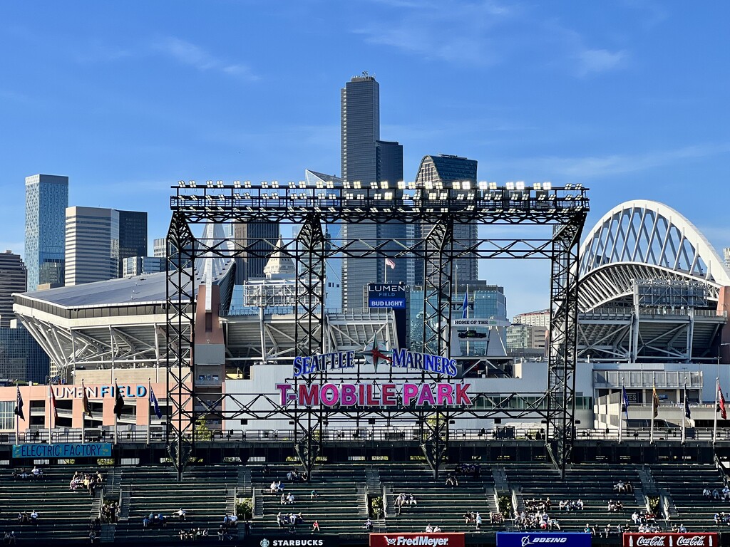 Stadium Skyline by tapucc10