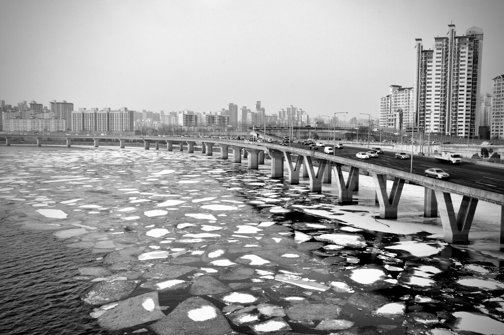 Ice on the Han by ososki