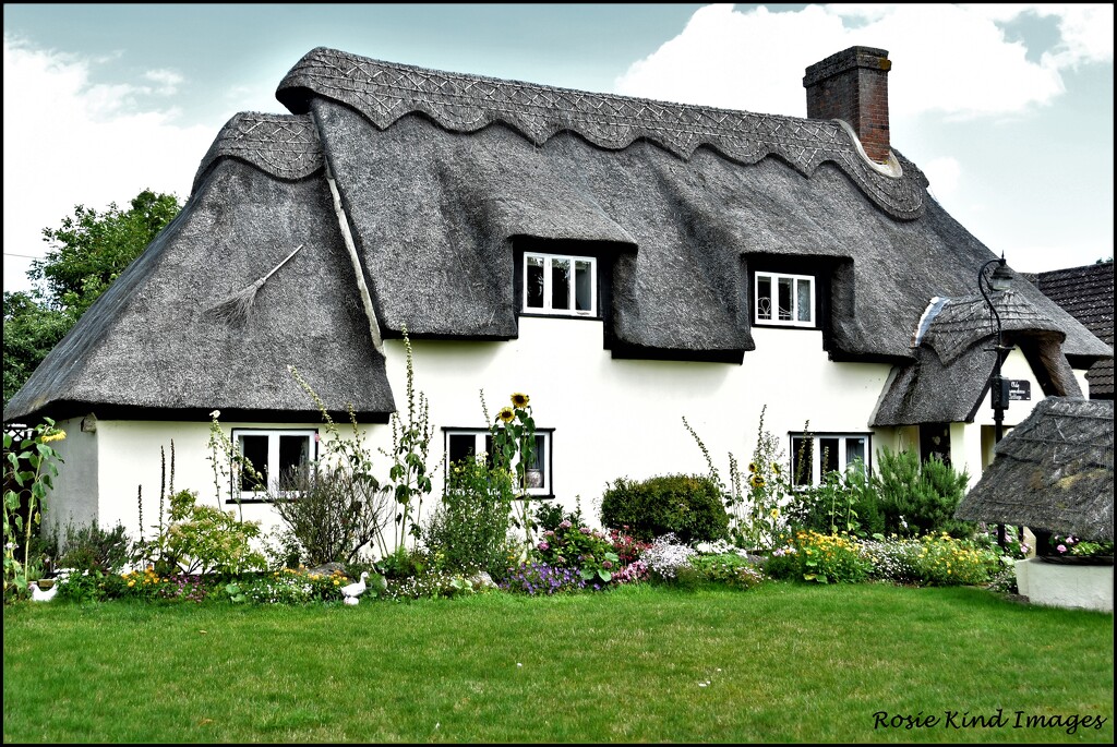 The Old Shoemakers Cottage by rosiekind