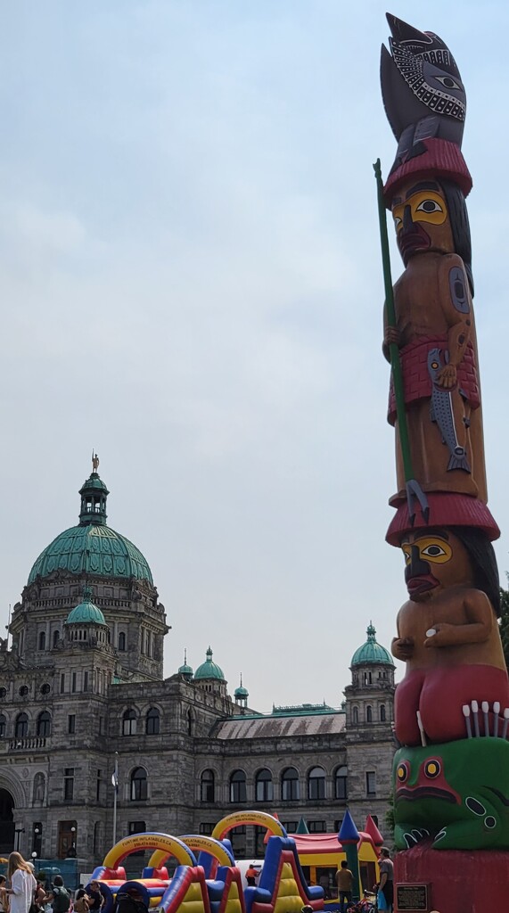 Totem at the Legislature by kimmer50