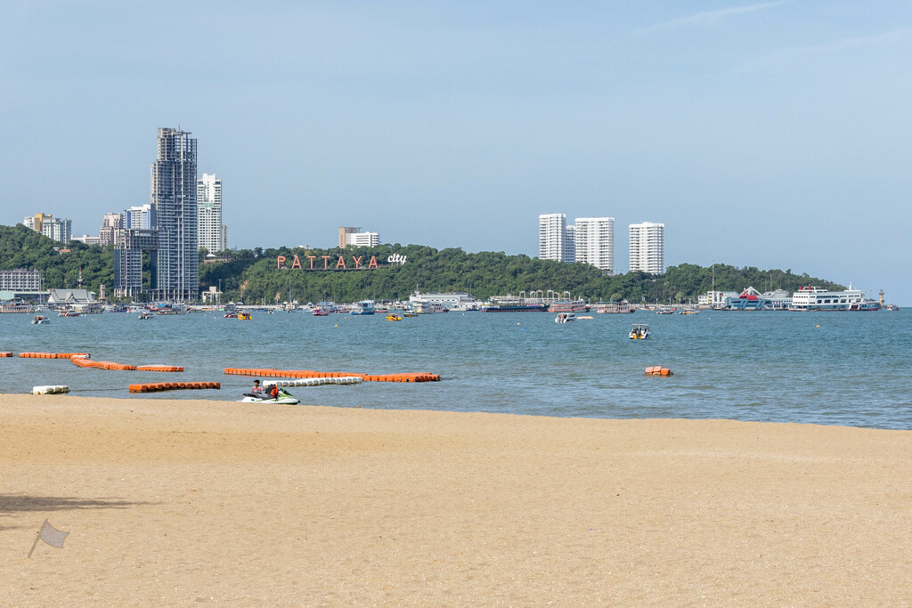 Pattaya Bay by lumpiniman