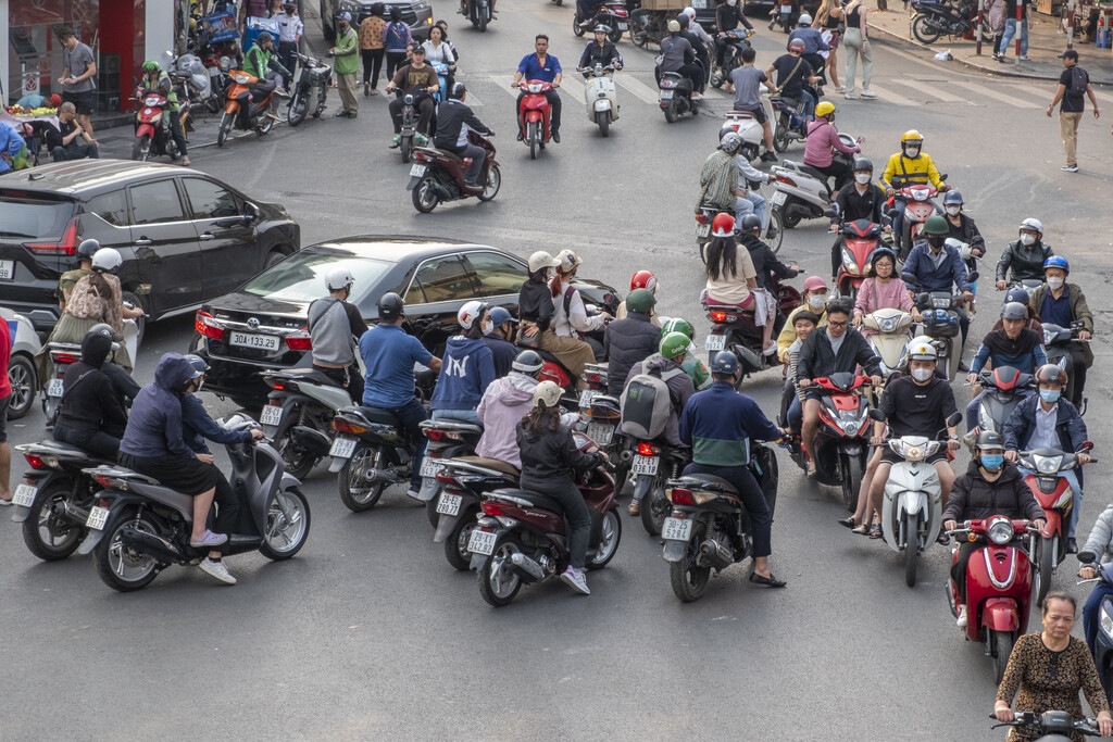 Hanoi Traffic by jyokota