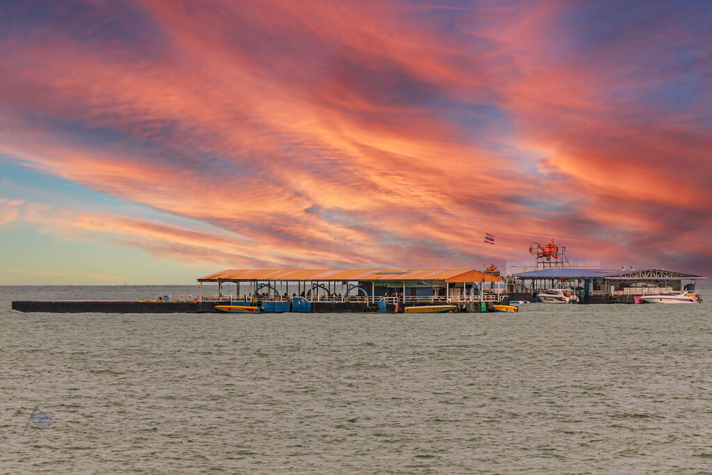 Pattaya Bay by lumpiniman