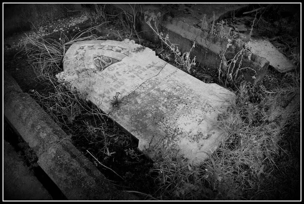 Tombstone by dide