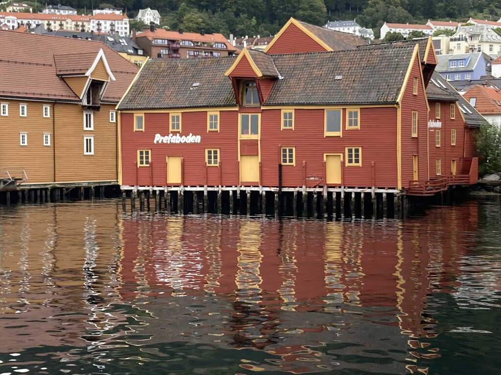 Reflections of beautiful Bergen.  A by illinilass