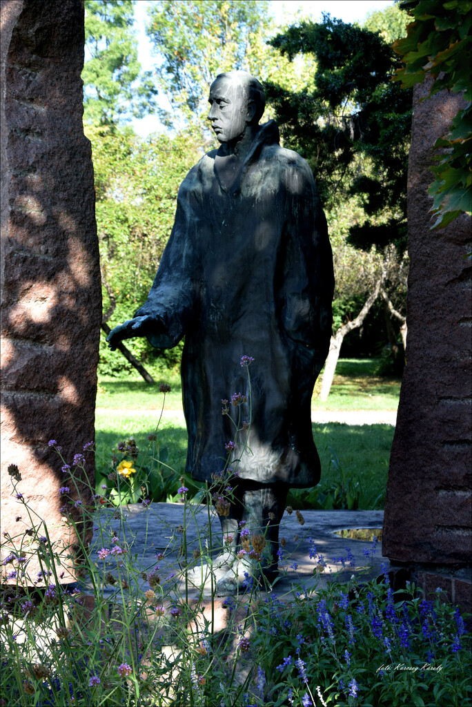 Statue of Raoul Wallenberg by kork
