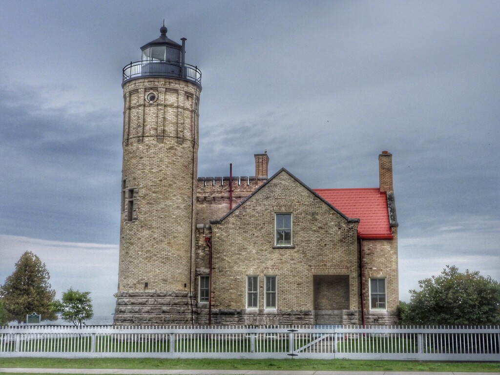 Old Mackinac Point lighthouse by amyk