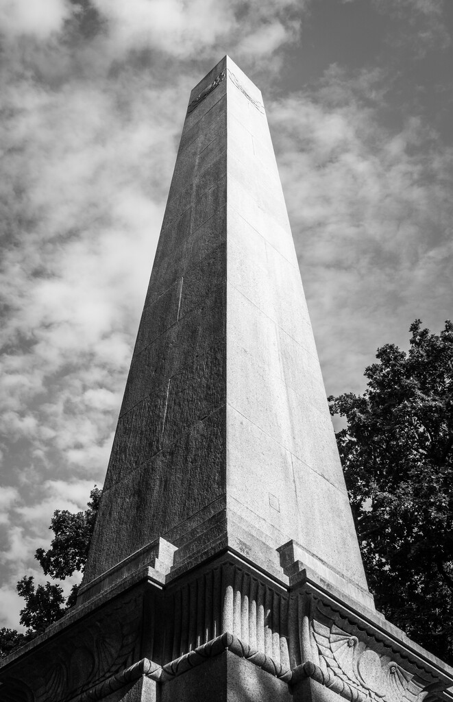 Obelisk B&W by humphreyhippo
