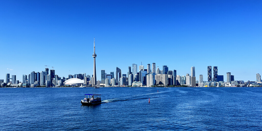 Toronto Island Boat  by pdulis