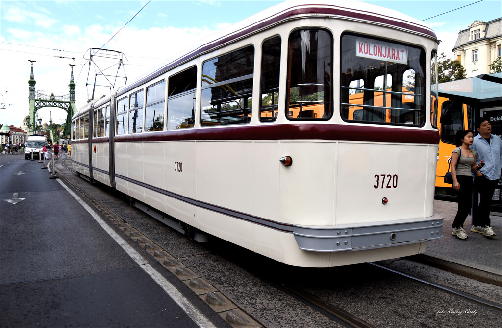 Old time tram...... by kork