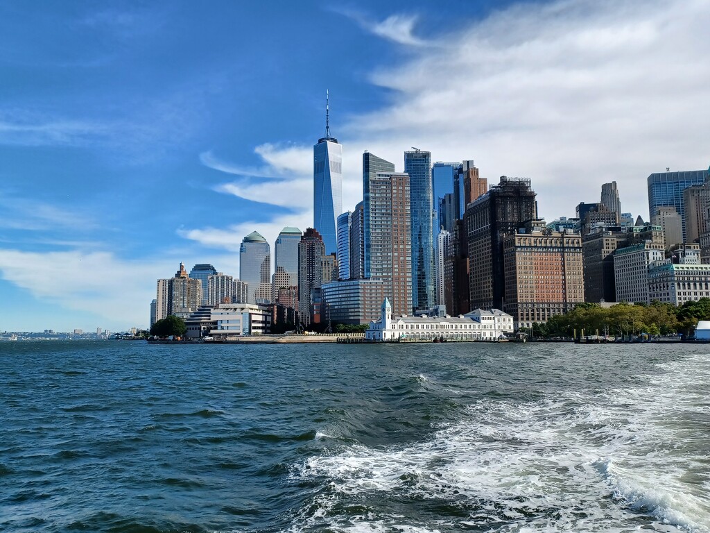 Manhattan skyline  by busylady