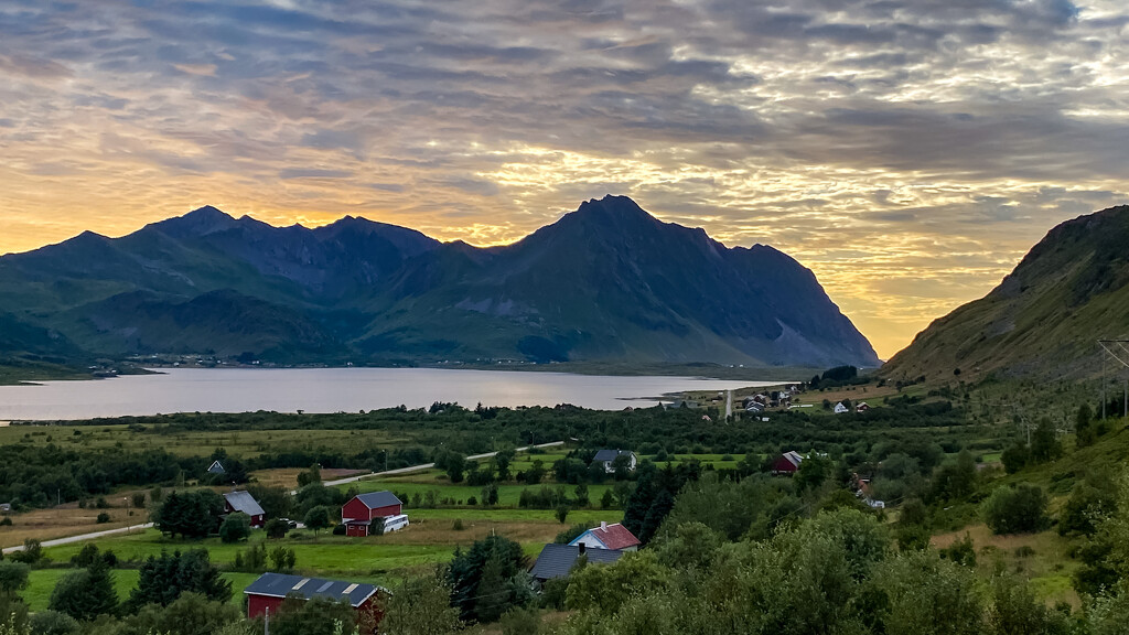 Vestvågøya by elisasaeter