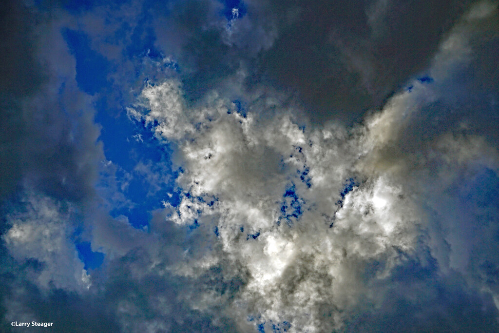 Midwest clouds by larrysphotos