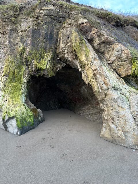 Sea cave by pandorasecho