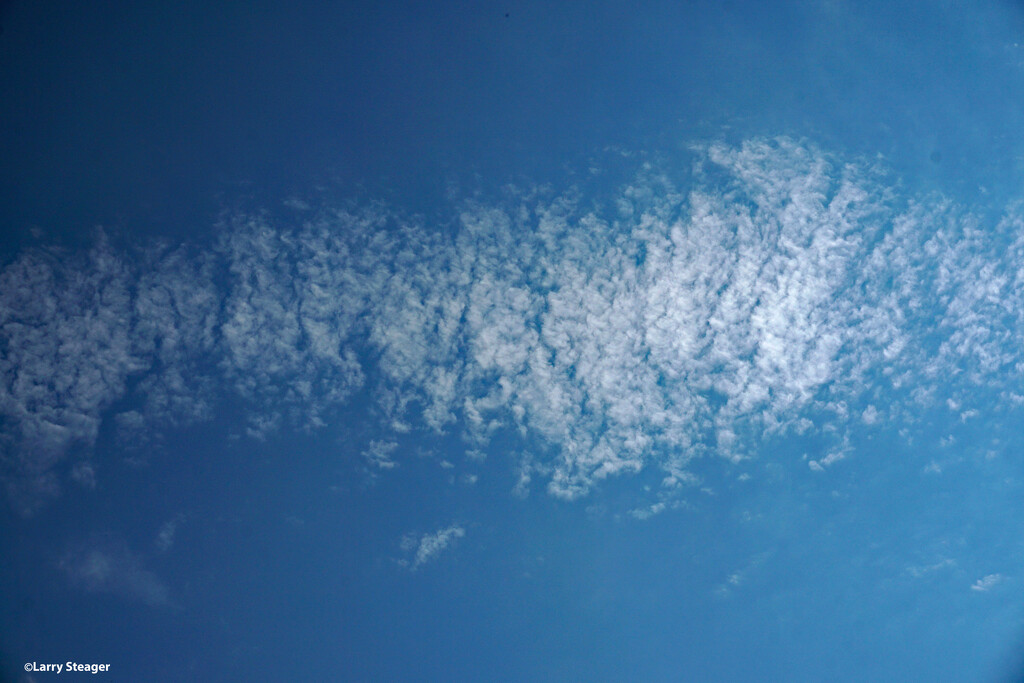 Slinky cloud by larrysphotos