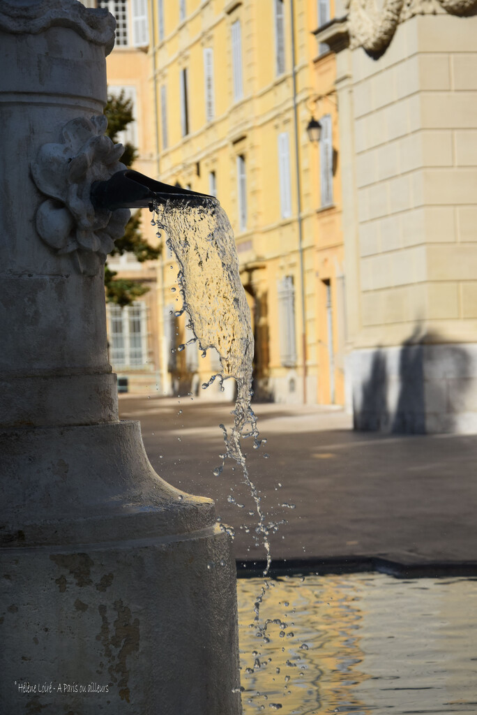 fountain in Aix en Provence by parisouailleurs