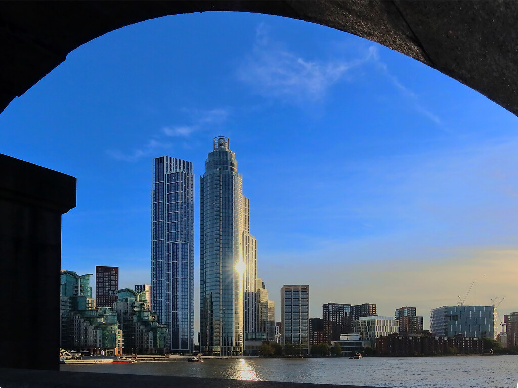 Through the arch on Vauxhall Bridge......910 by neil_ge