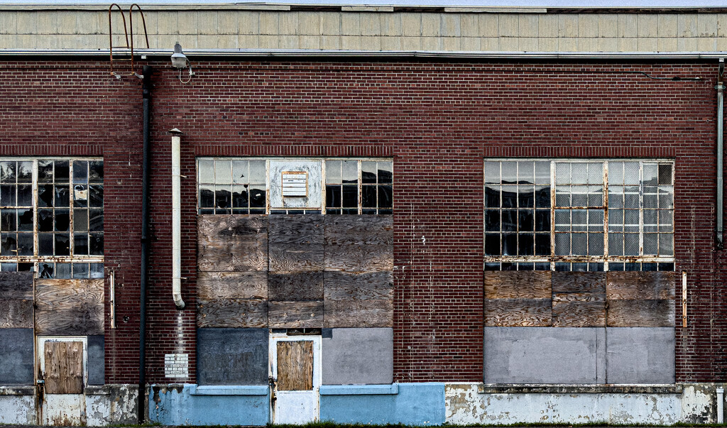 Abandoned warehouse by cristinaledesma33
