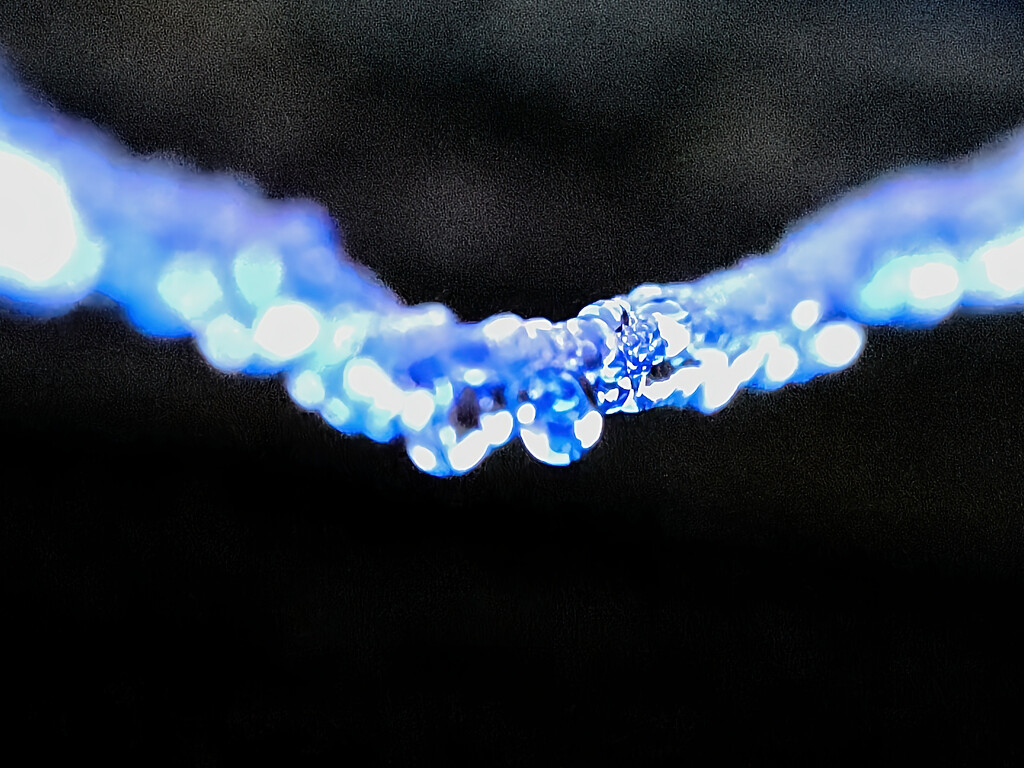 Rain drops on a blue washing line........917 by neil_ge