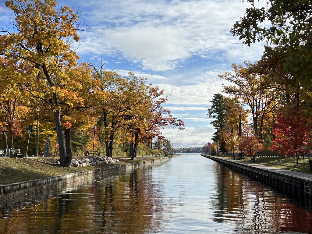 Clam Lake canal by amyk