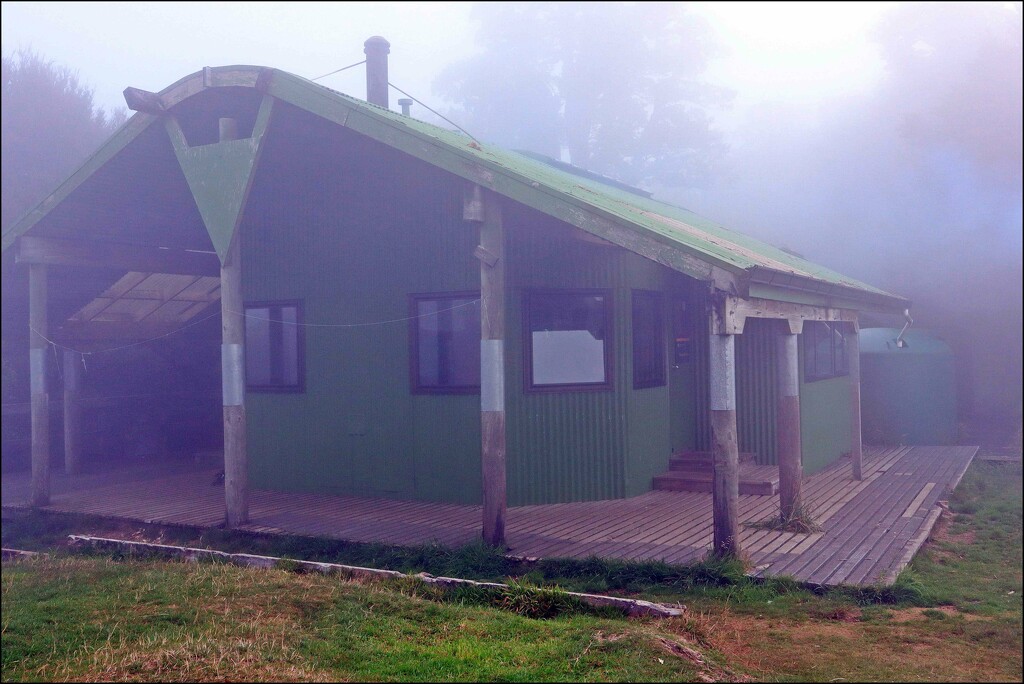 Panekire Hut - Waikaremoana by sandradavies