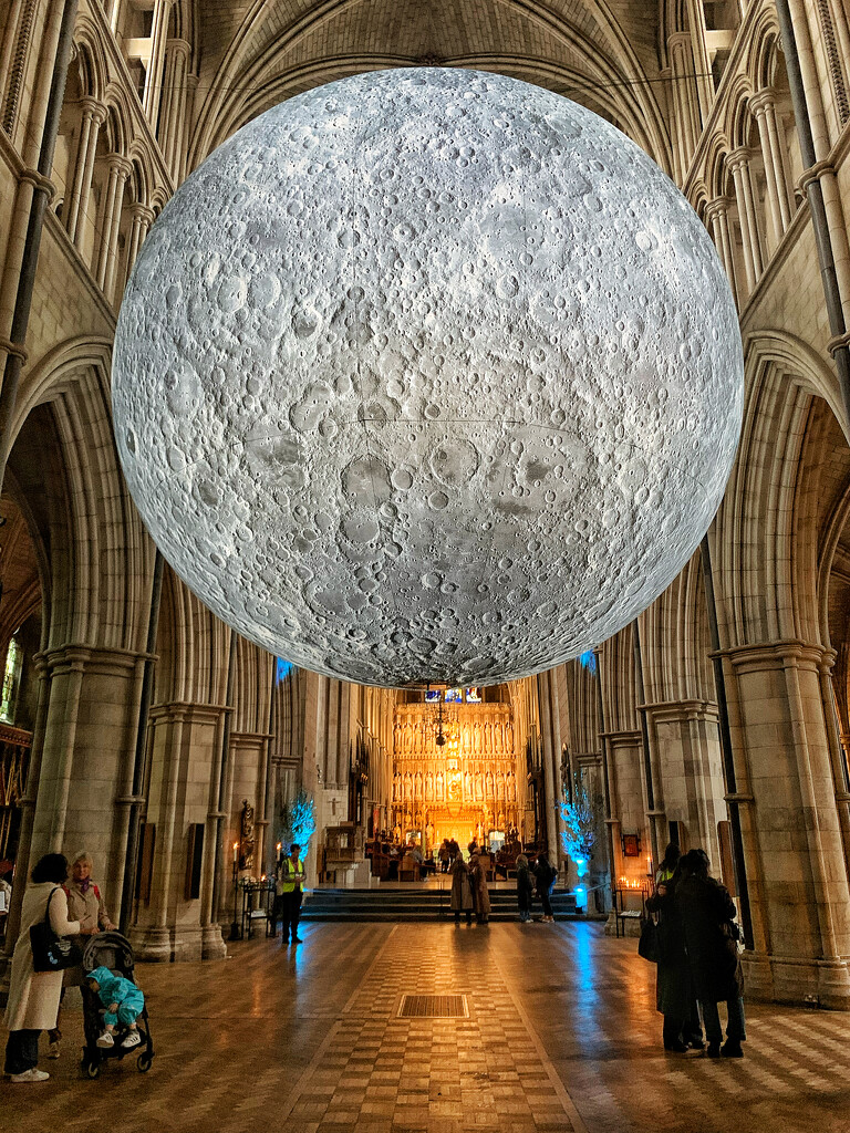 The moon in Southwark cathedral.  by cocobella