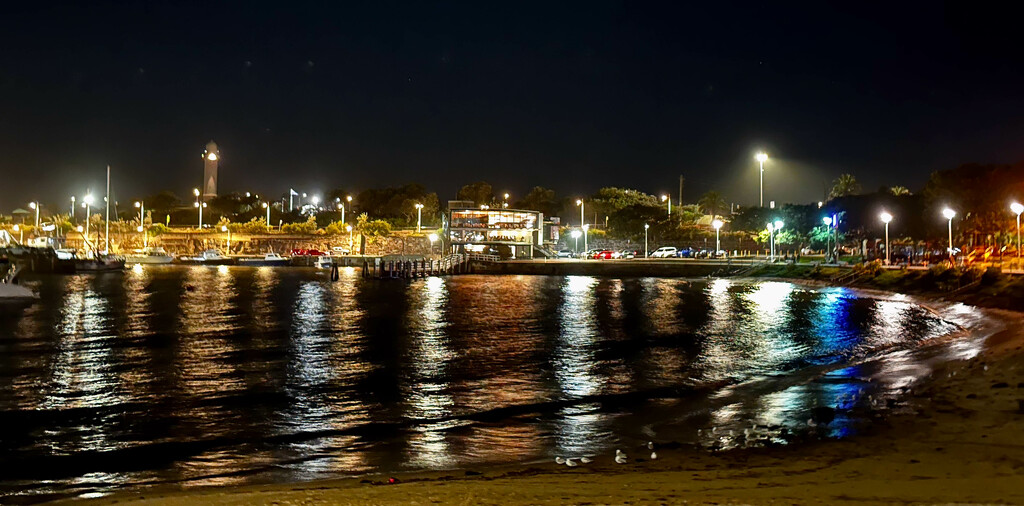 Wollongong Harbour lights by deidre