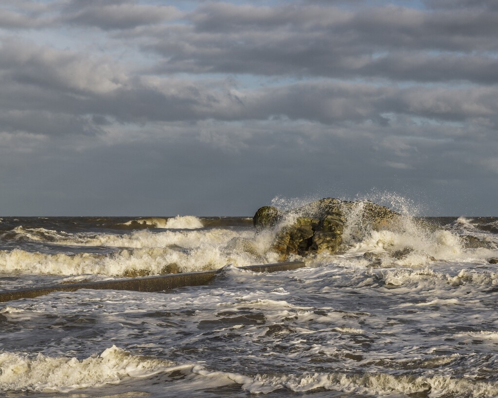 Breaking waves. by billdavidson