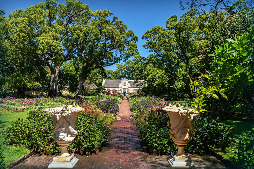 Entering one of the gardens by ludwigsdiana