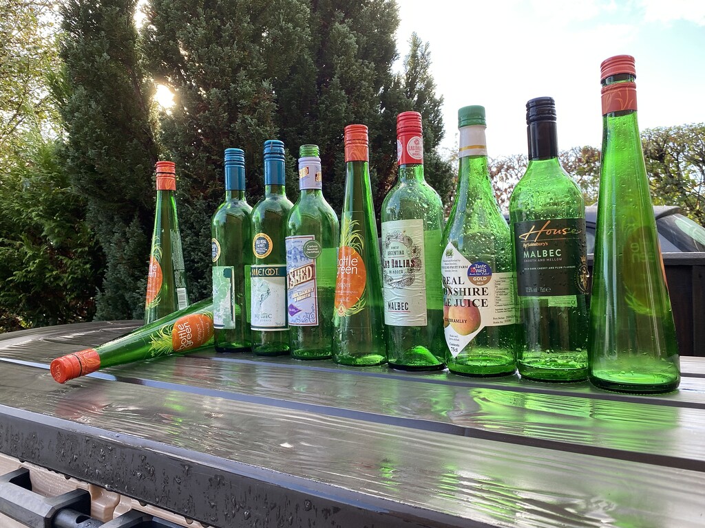 Ten green bottles  by wakelys