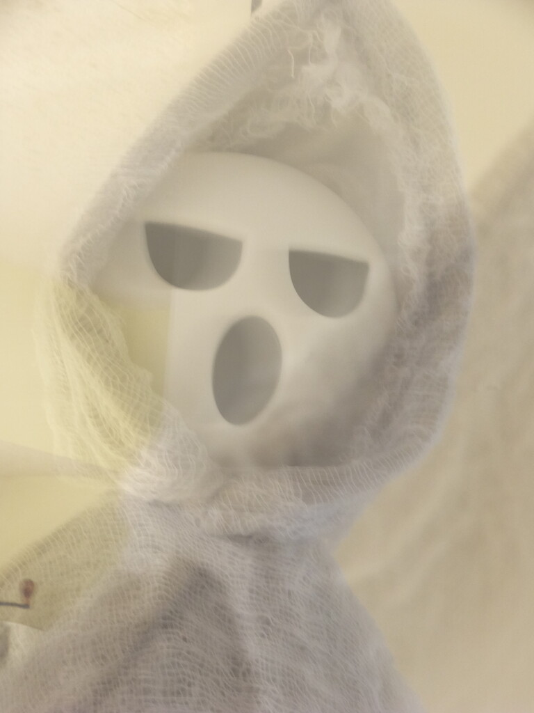 Ghostly by linnypinny