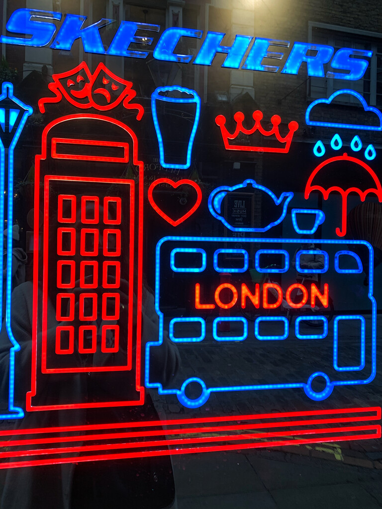 Heart in London.  by cocobella