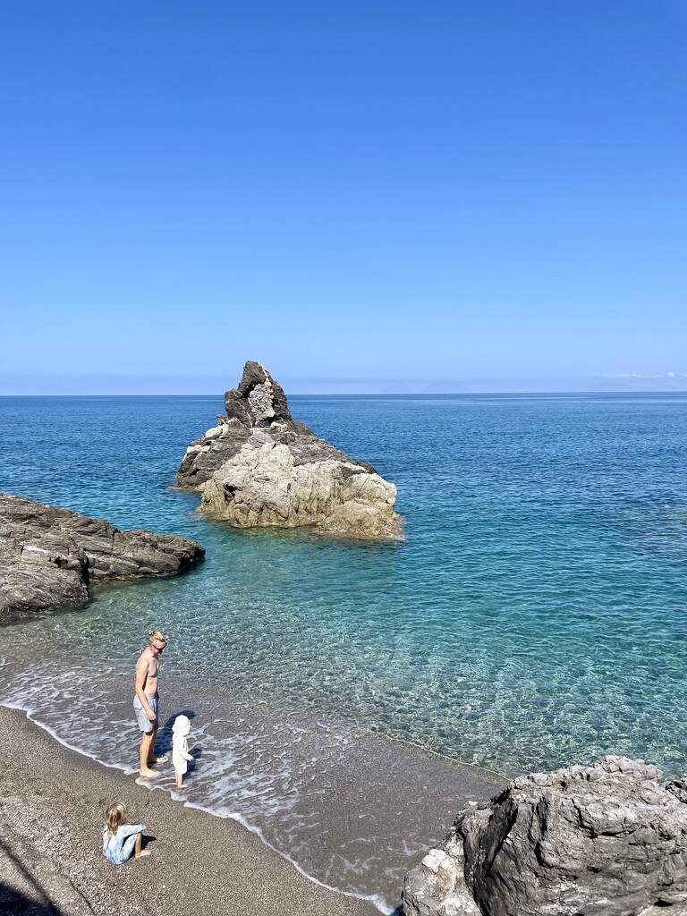 Gorgeous beach on Sicily  by lily