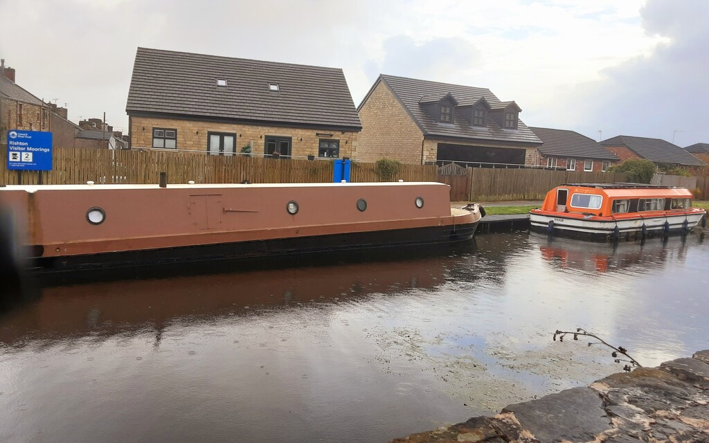 Boats on Leeds Liverpool canal. Rishton. by grace55