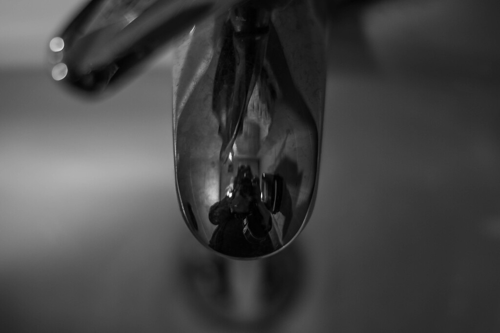 Faucet reflection by darchibald