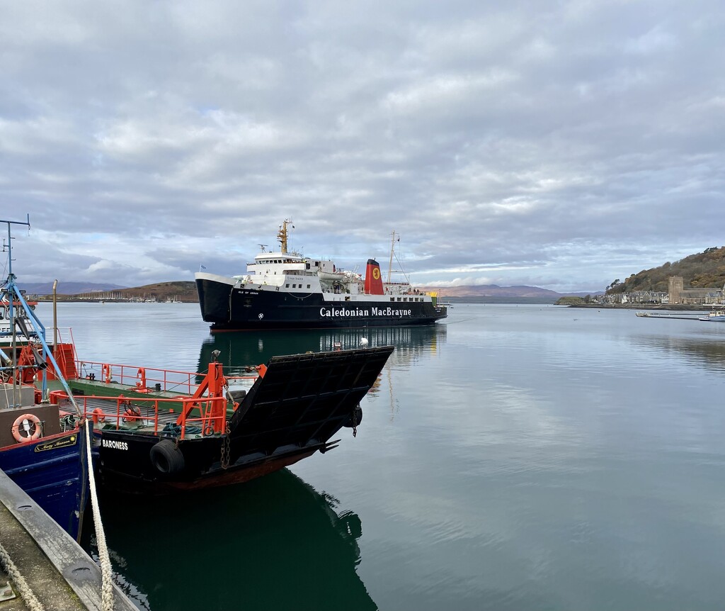 Ferry at Oban by gillian1912