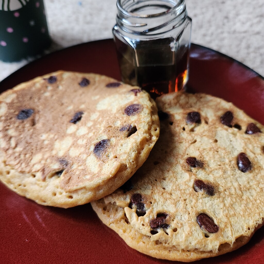 Chocolate chip pancakes! by labpotter