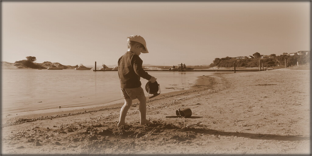 A boy and the beach by dide